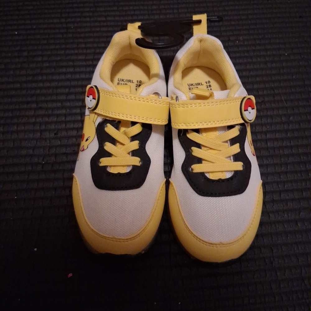 NWOTS Pokémon Light Up Sneakers (Primark Size 11T ) - Picture 2 of 5